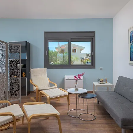 Jewel Blue Beachfront Apartament *